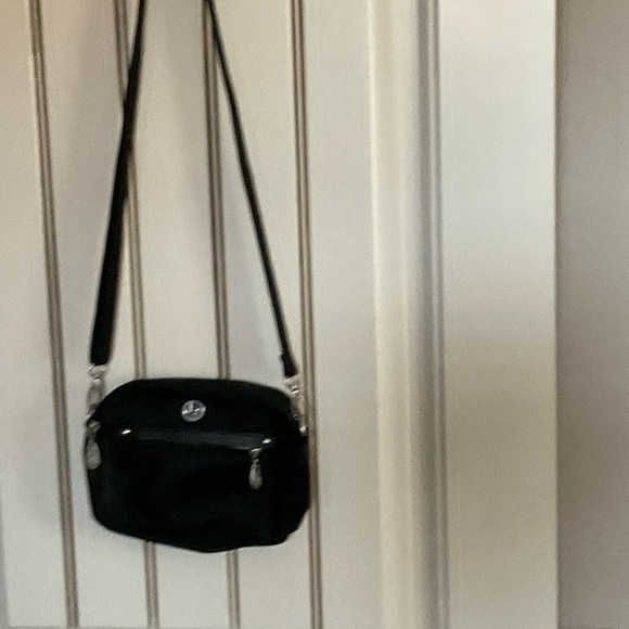 Baggallini Black Crossbody Versatile Bag in Excellent Condition - Picture 4 of 4